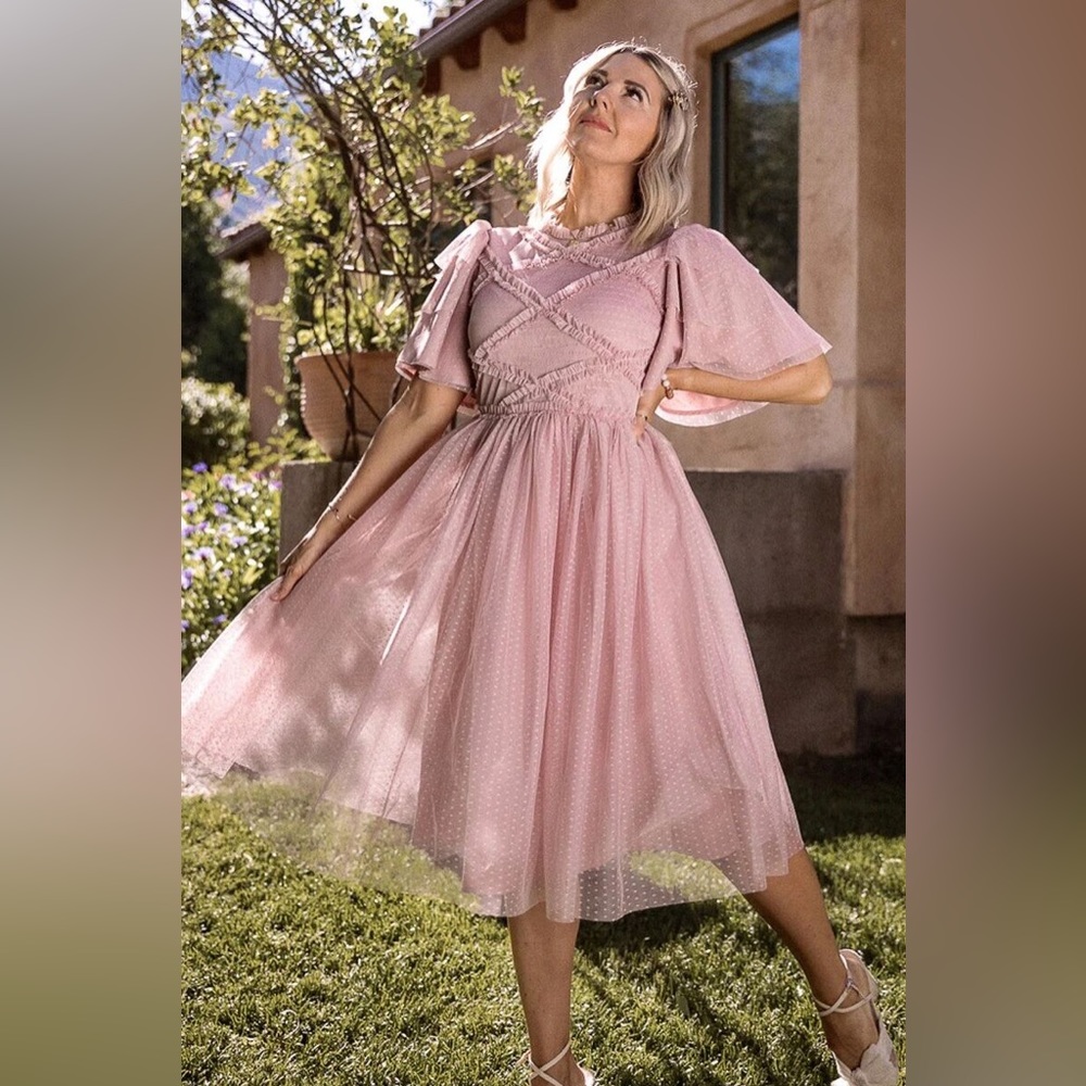 Ivy City Co Tara Dress Blush
NEW WITH TAGS SIZE M
Tulle Midi Dress - Picture 9 of 13